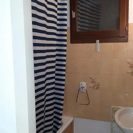 T2 Calme Avec Balcon Et Parking à - Fr-1-517-64 *